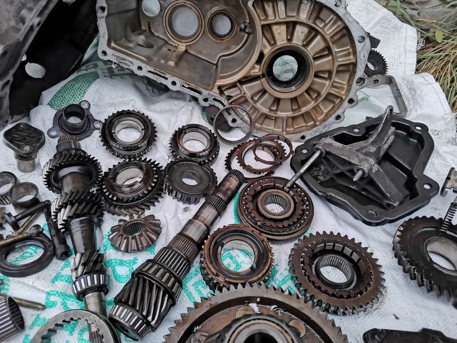 Коробка Passat b3, механическая на запчасти. Пассат Б3 1.8 моно.