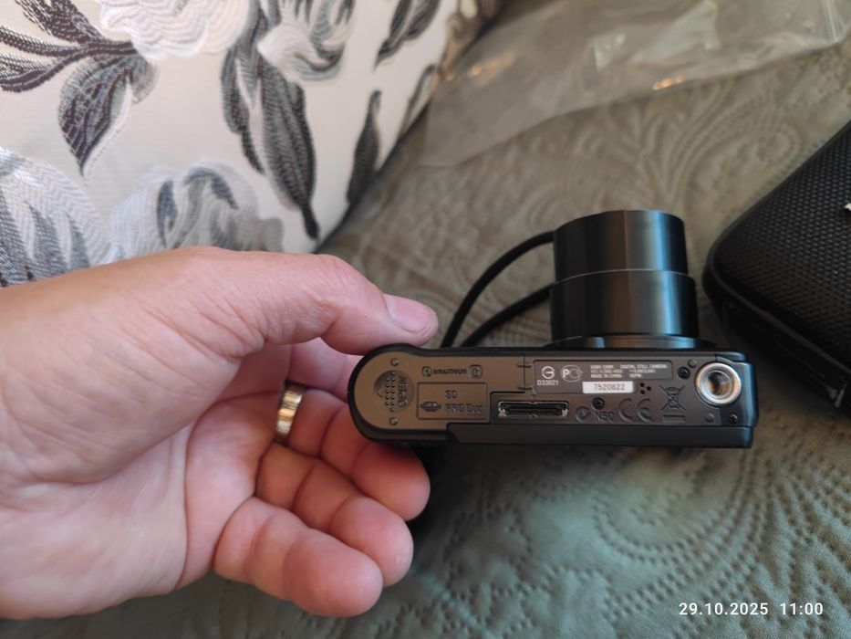 Sony Cyber-shot, DSC-H55.