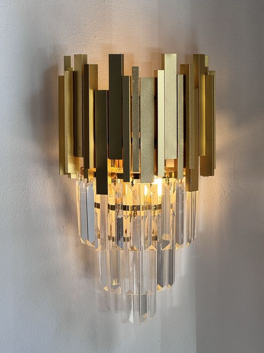 Corpuri de iluminat moderne și elegante – modele unice, stare perfectă