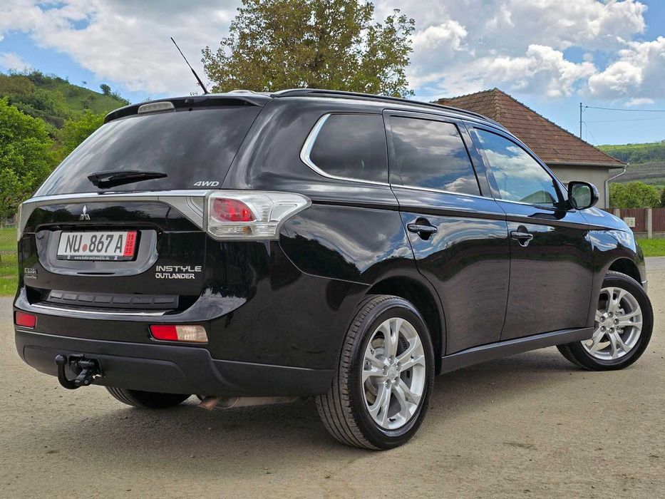 Mitsubishi Outlander ~ INSTYLE ~2 2 DI D ~ 150 CP ~ 7 Locuri ~ 4 x 4 ~