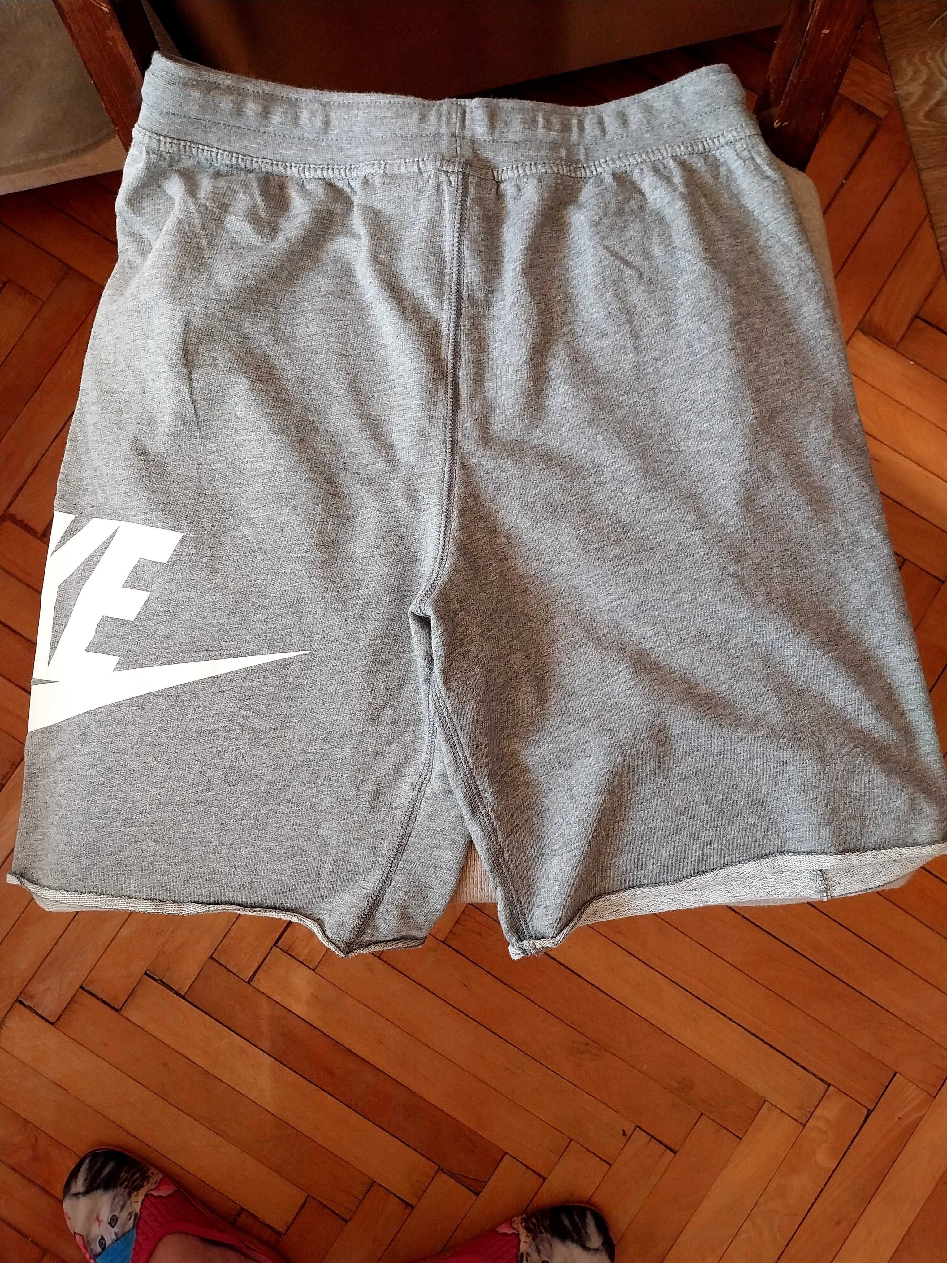 Къси панталони Nike