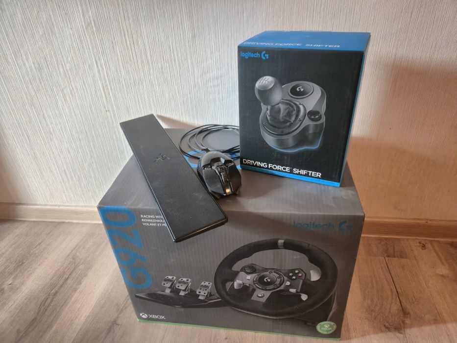 Продавам Logitech G920 с педали и скоростна кутия