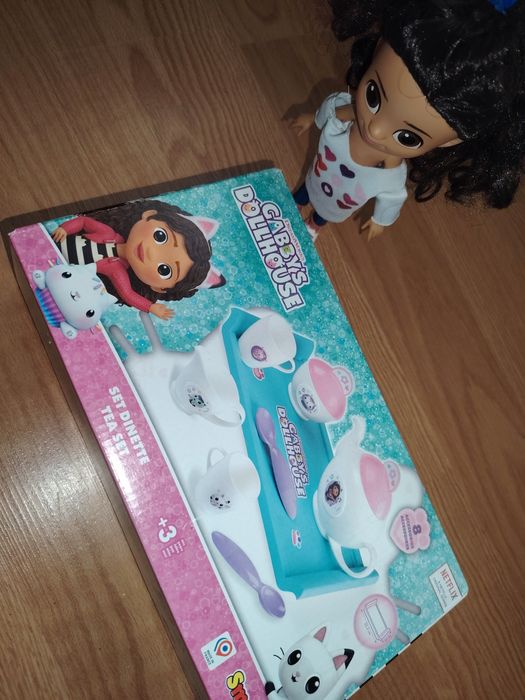Căsuța Gaby's  120 lei și set de cești 70 lei
