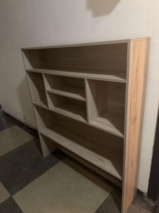 Biblioteca de vanzare