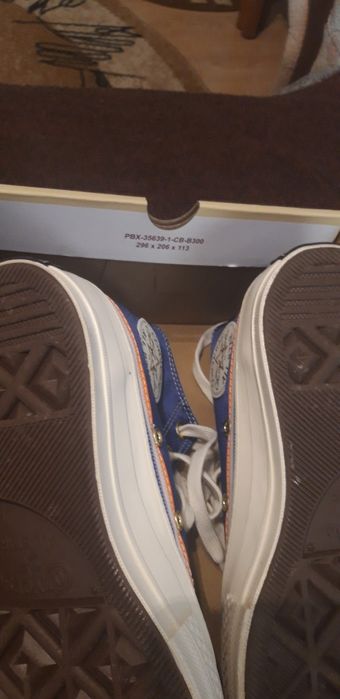 Vand tenesi converse noi