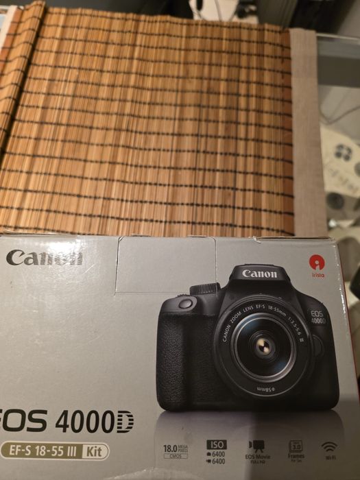 Aparat foto Canon EOS 4000D + obiectiv Canon 18-55