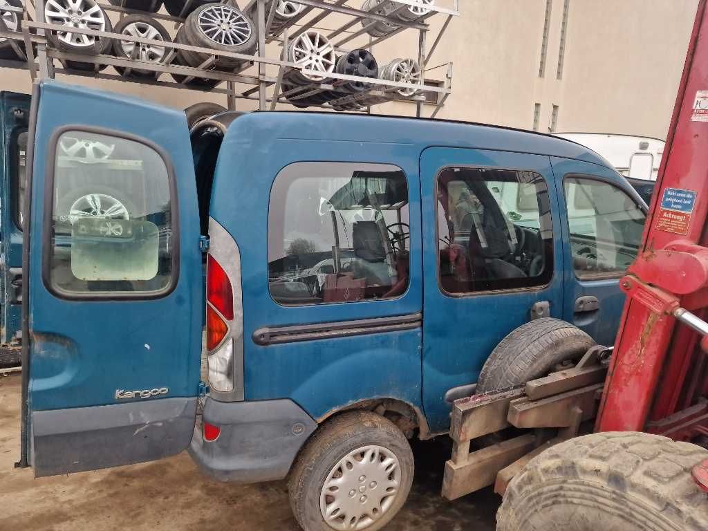 Dezmembrez Renault Kangoo 1.2 benzina an 2000 de persoane