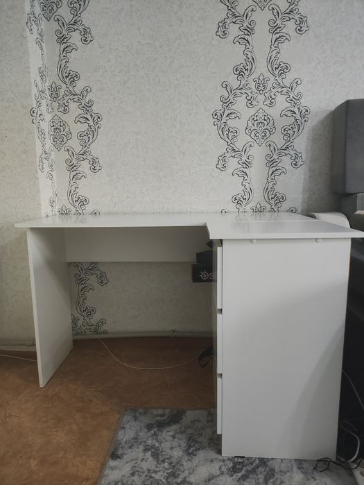 Продам стол в хорошем состоянии