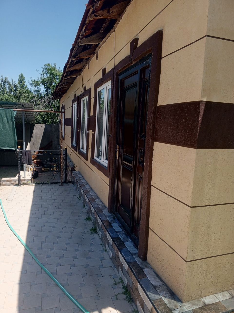 Dacha sotiladi yeri bilan Nanayda