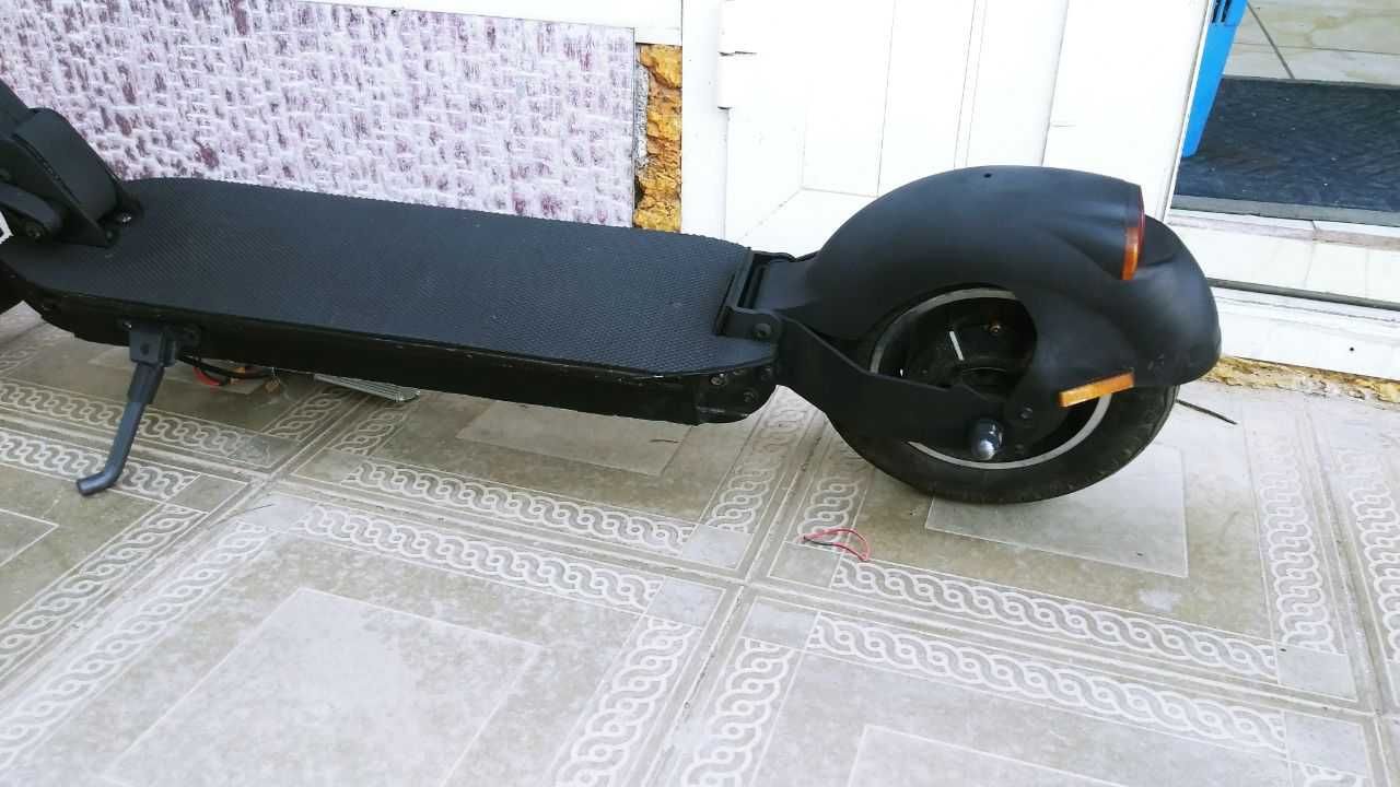 Мощный электрический двух моторный самокат Icewheel S9