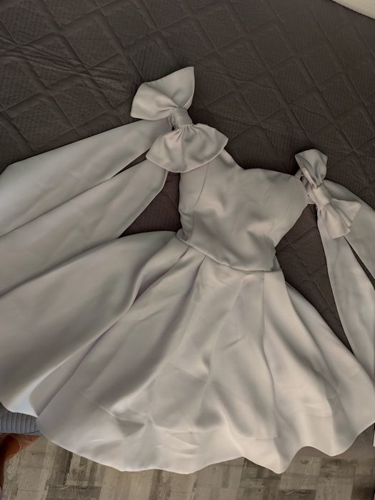 Rochie alba făcută pe comanda in stare impecabila
