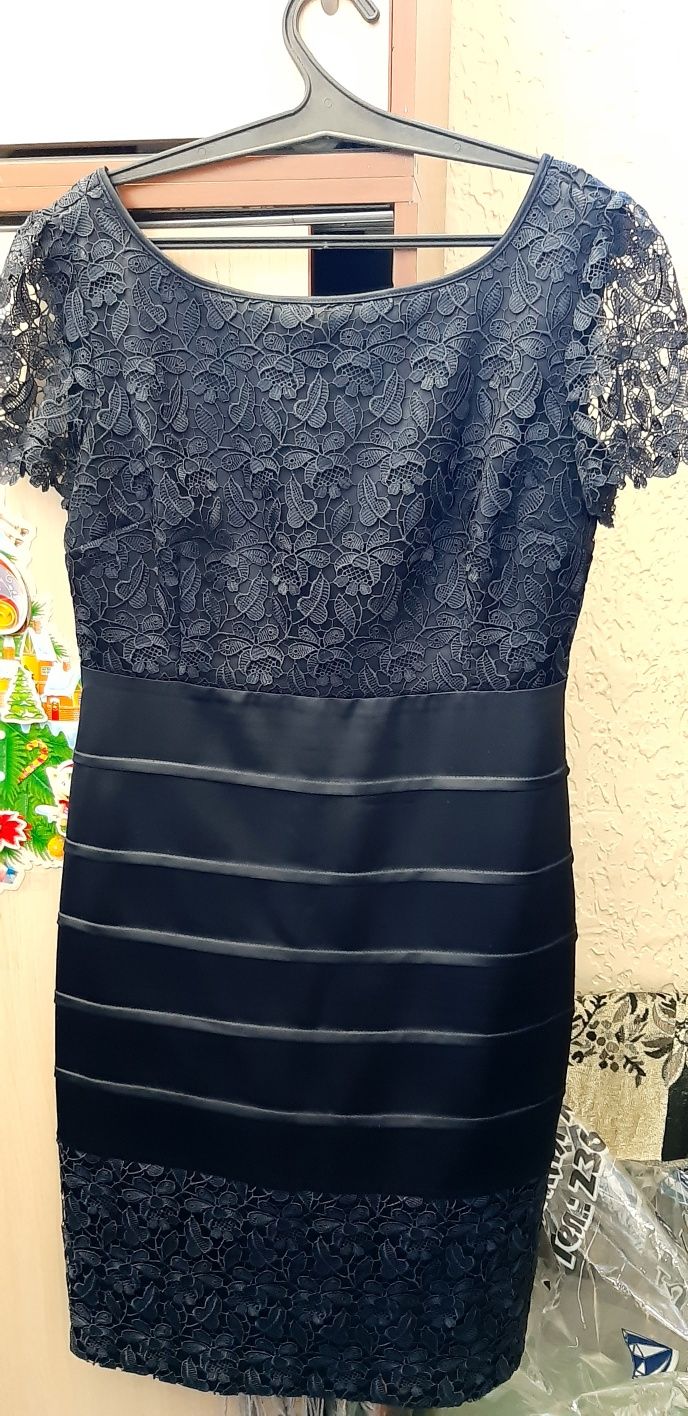 Вечернее платье темно синее с вышивкой