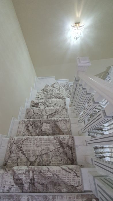 Gilam averlok qilish kesish tikish