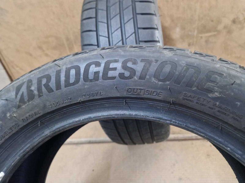 2 Bridgestone R17 215/50
летни гуми
DOT1520