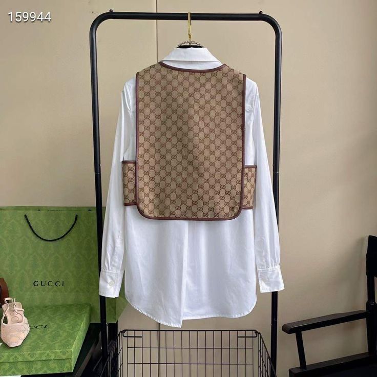 Gucci гучи Бяла риза с бежов елек кафяв сет комплект
