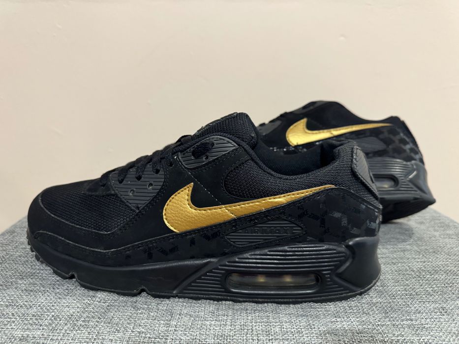 Nike Air Max 90 Essential Black Gold.