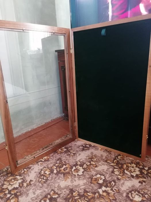 Витрина деревянная