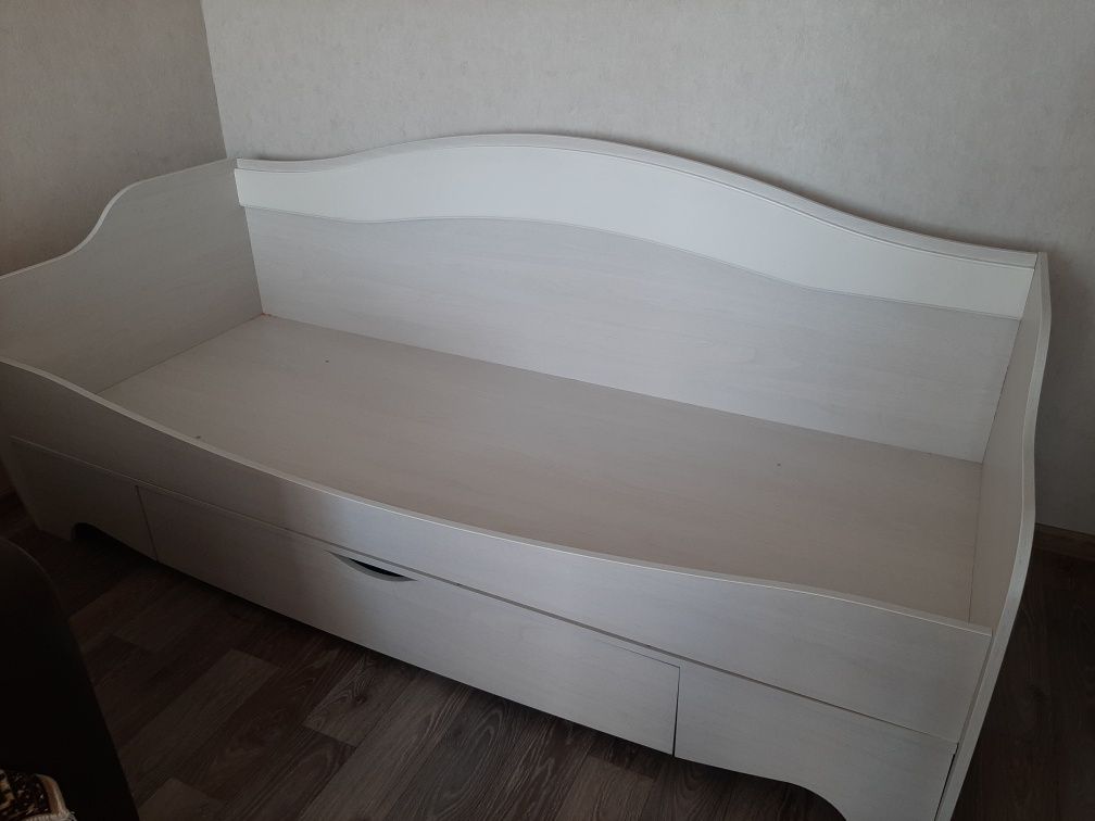 Продам односпальную кровать