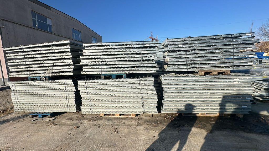 Rafturi metalice  în stoc