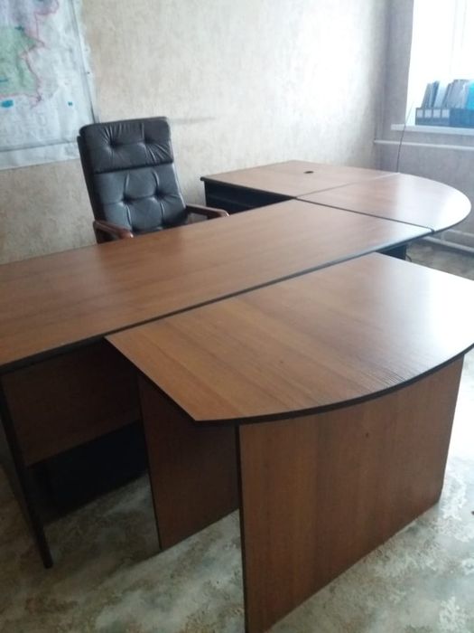 Продам  стол офисный