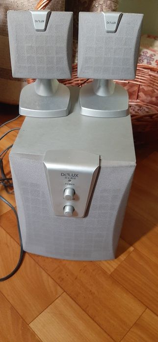 Усилитель звука для музыкальных устройств и компьютеров