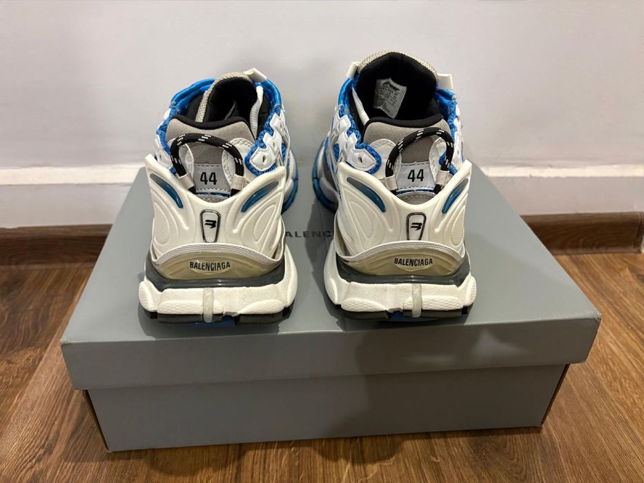 Продавам мъжки обувки Balenciaga Runner Blue Grey