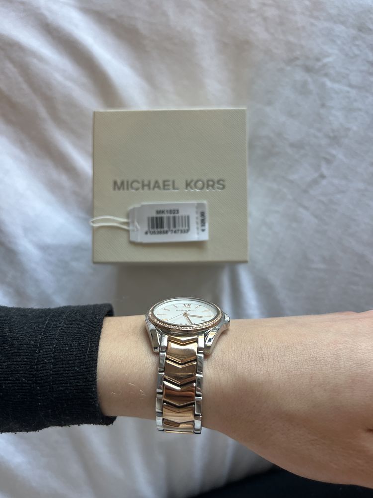 Часовник Michael Kors