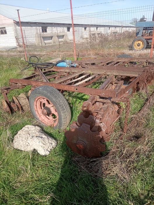 Vând tractor disc și remorca