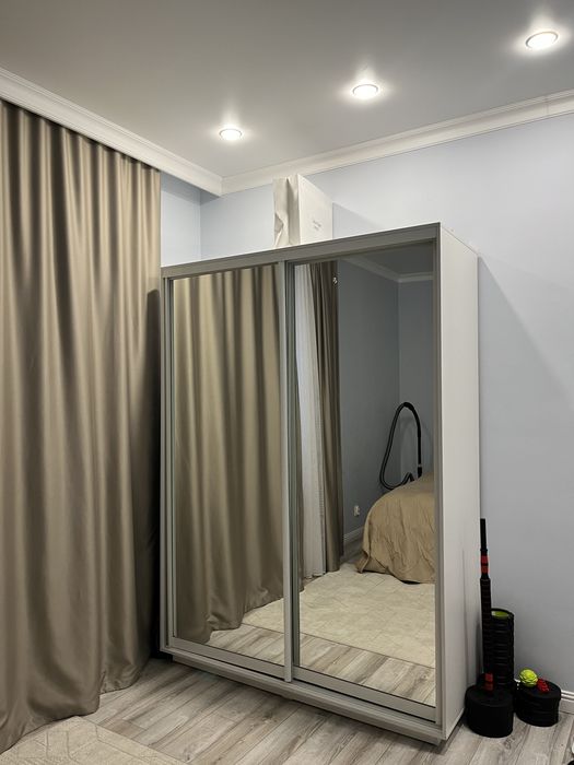 Шкаф-купе зеркальный по очень хорошей цене