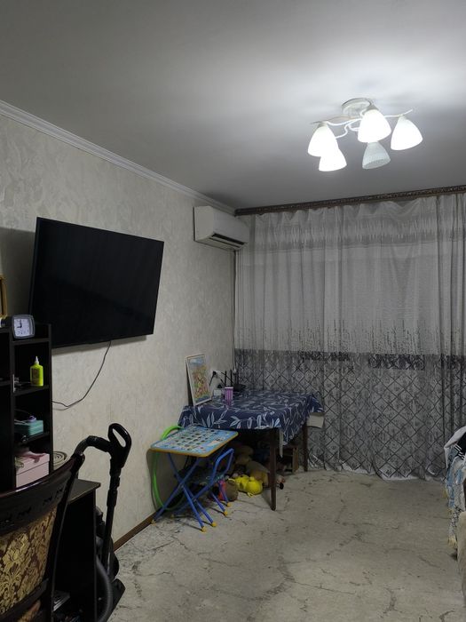 Продаётся квартира 2х комнатная не угловая,