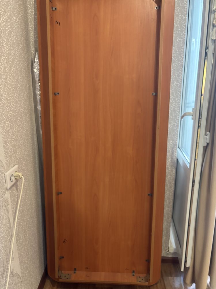Продам стол 2 м.