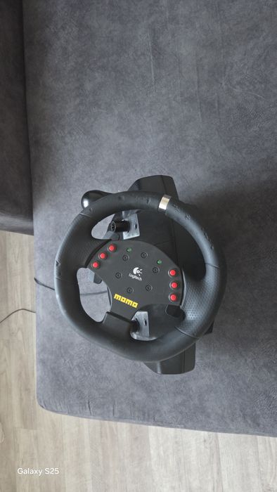 Игровой руль Logitech