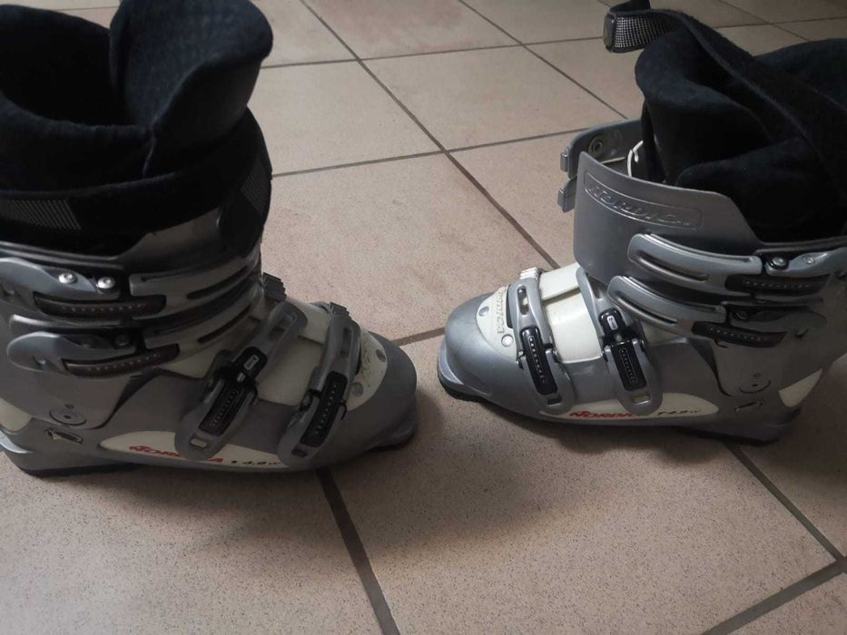 Vand clapari Nordica marimea 38