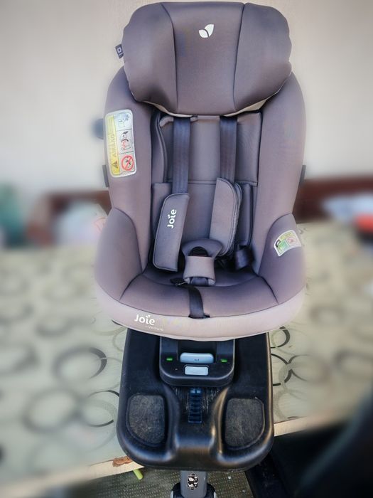 Scaun Joie i-Venture și Baza i-Base Advance