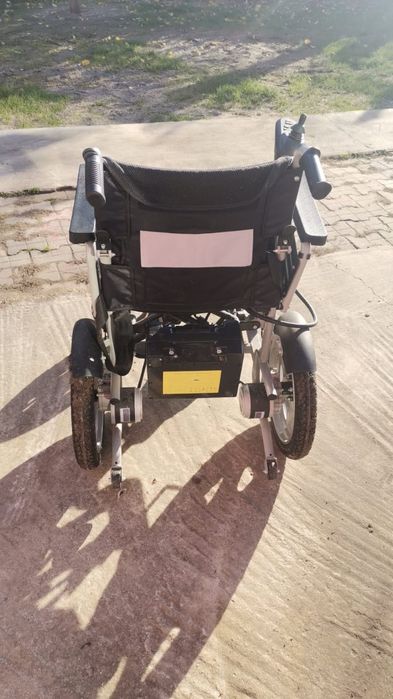 Cărucior electric, pentru persoane cu dizabilități