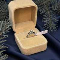 Золотое кольцо с прекрасным бриллиантом / проба AU585 / LOMBARD