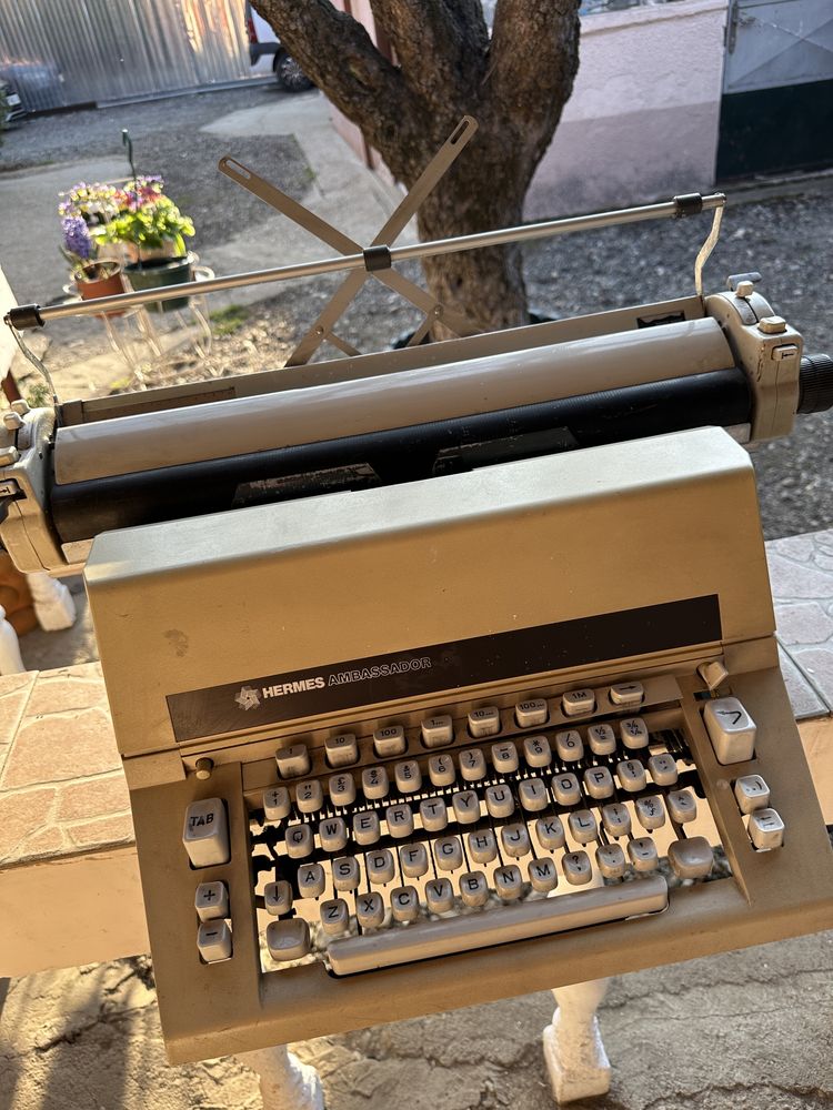 Masina de scris veche HERMES