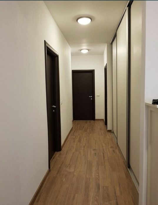 Apartament de lux, living+dinning, bucătărie, 3 dormitoare cu birouri,