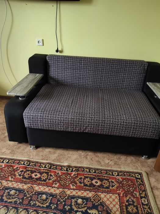 Продам диван  15.000.адрес Докучаева 5А