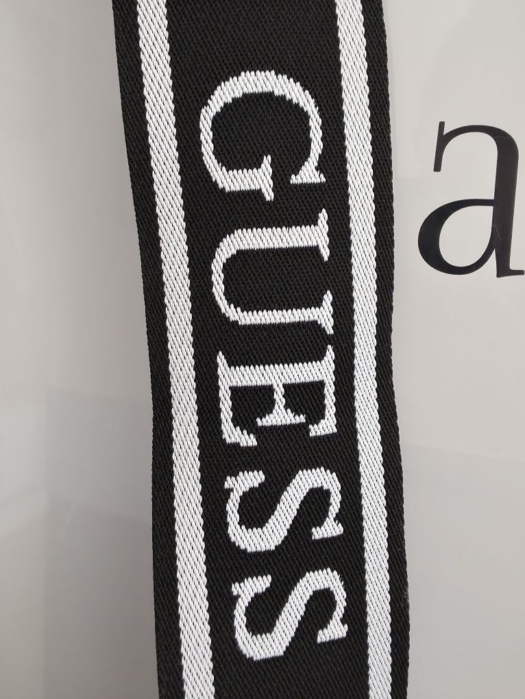 Чанта GUESS Latona