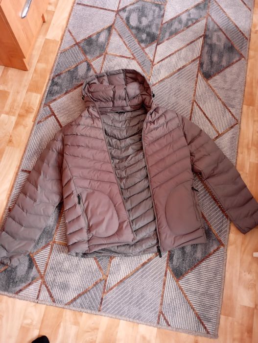 Продаётся куртка. Демисезонная. Одевал пару раз. Можно сказать новая.