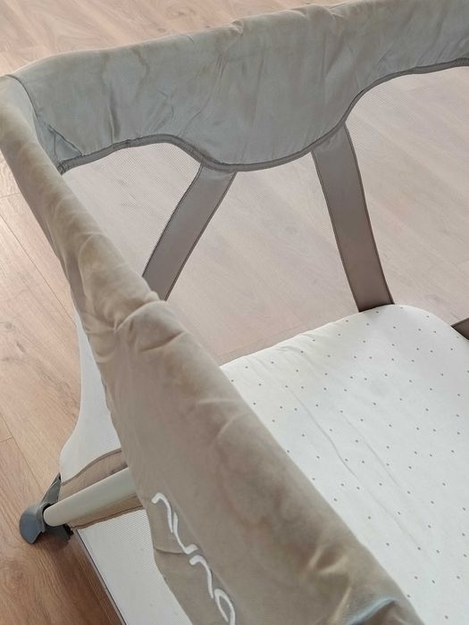 Patut Nuna Sena Sand cu masuta de infasat, saltea cocos si pilota