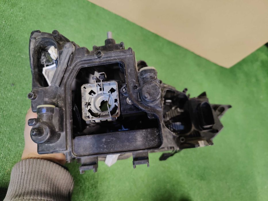 far stanga audi a1 geam avariat led