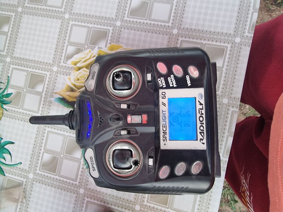 Dronă. Cu defect.