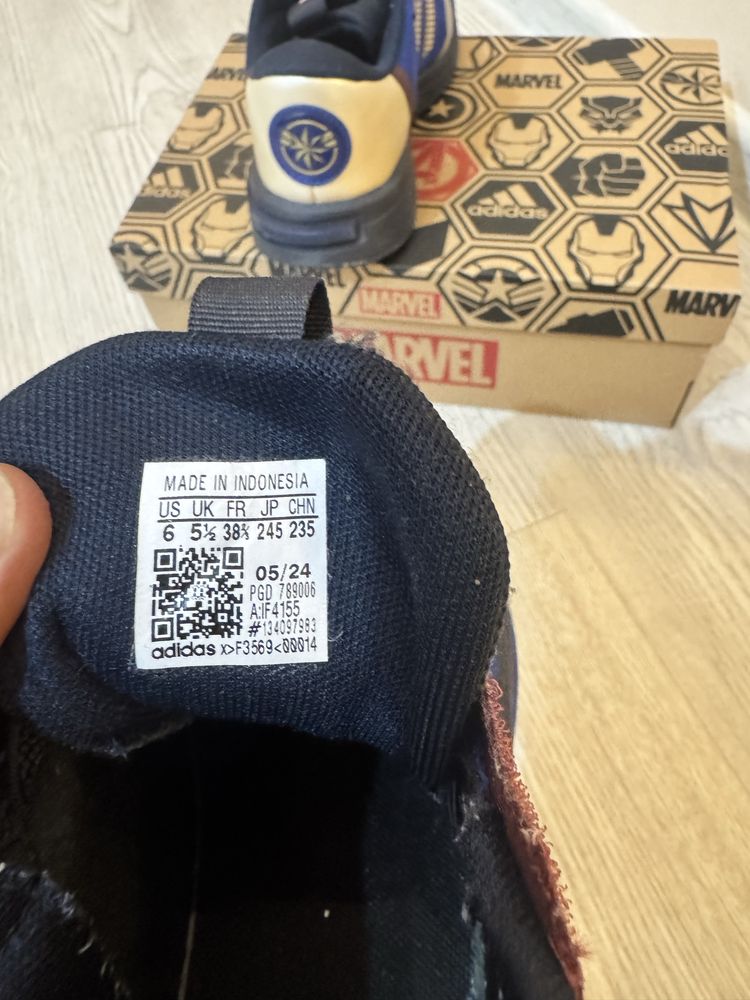Детски маратонки Adidas Marvel  -38  2/3