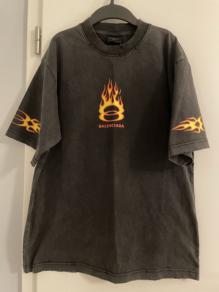 Balenciaga Burning Unity Тениска