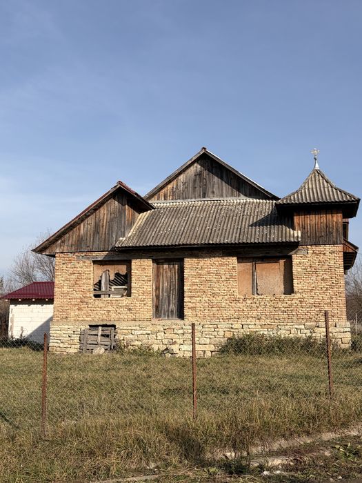 Casă cu teren de vânzare