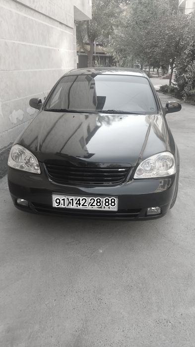 Lasetti 2010 yil Qora