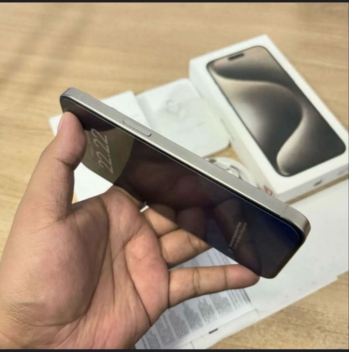IPhone 15 pro max  sim 87% 256