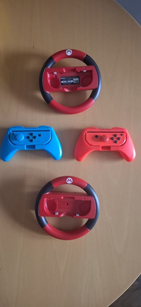 Nintendo Switch + допълнителни аксесоари и игри.
